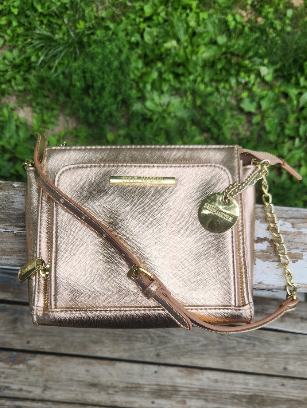 Steve Madden Metallic Gold Crossbody with Gold Accents EUC